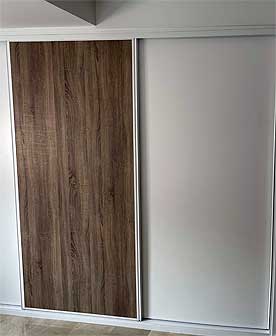 Armario juvenil combinado en madera y lacado en blanco